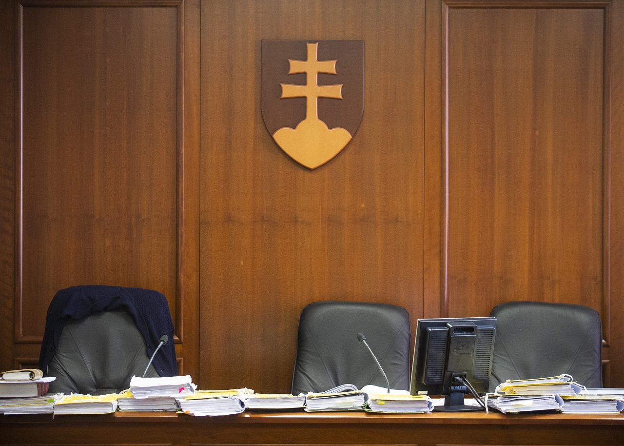 ŠTS: Advokát Kišš dostal za prijímanie úplatku podmienku a peňažný trest