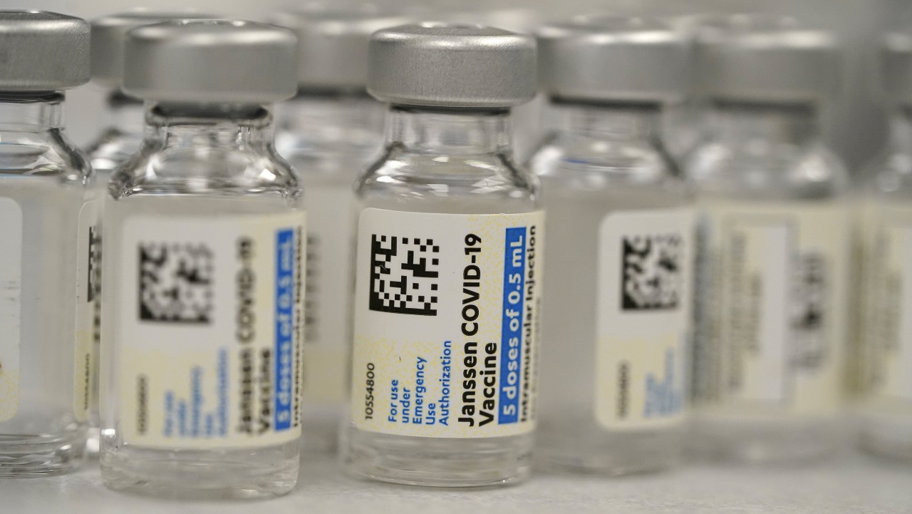 Deväť očkovaní COVID na občana? Je čas na revíziu zmluvy