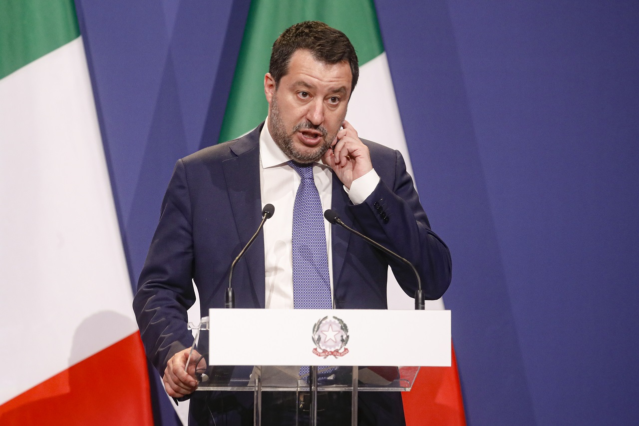 Salvini: Francúzsko odmieta migrantov, ale “necháva si teroristov”
