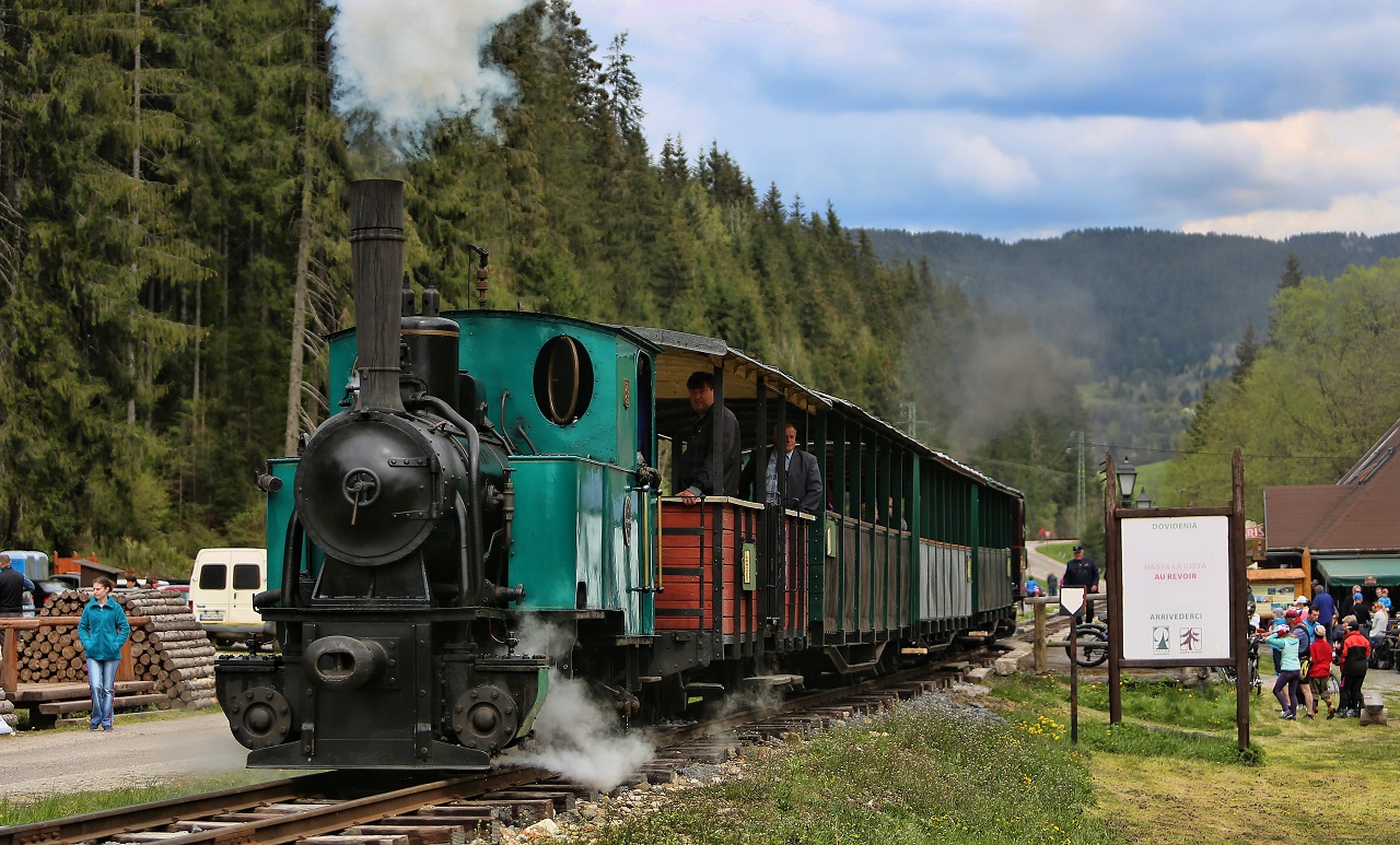 Aj napriek zimnému počasiu boli prvé sezónne vlaky Čiernohronskej železnice plné