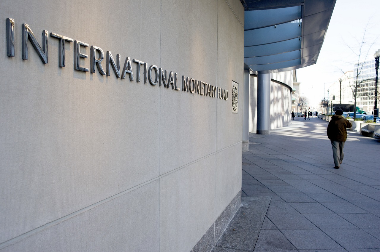 MMF naznačuje, že svet sa rúti k bankrotu