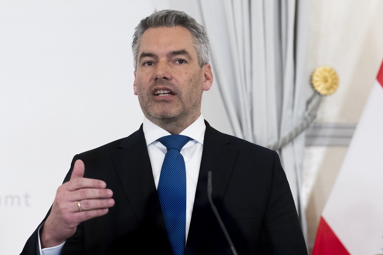 Rakúsko: Čoraz nepopulárnejší premiér tvrdí, že koalícia ÖVP-FPÖ je mimo hry
