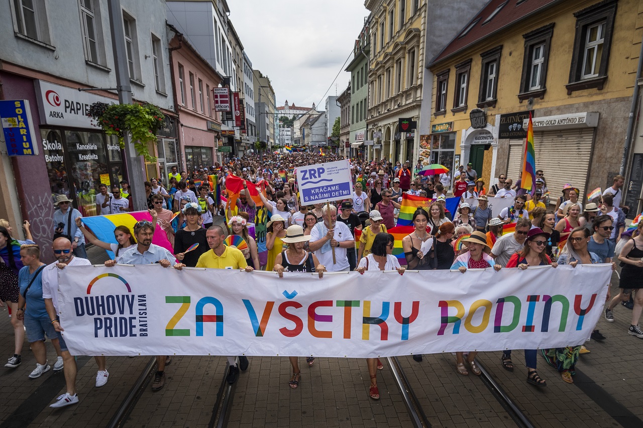 Dúhový pride pochod sa uskutoční už aj v tomto slovenskom meste. Ostrá reakcia Kuriaka