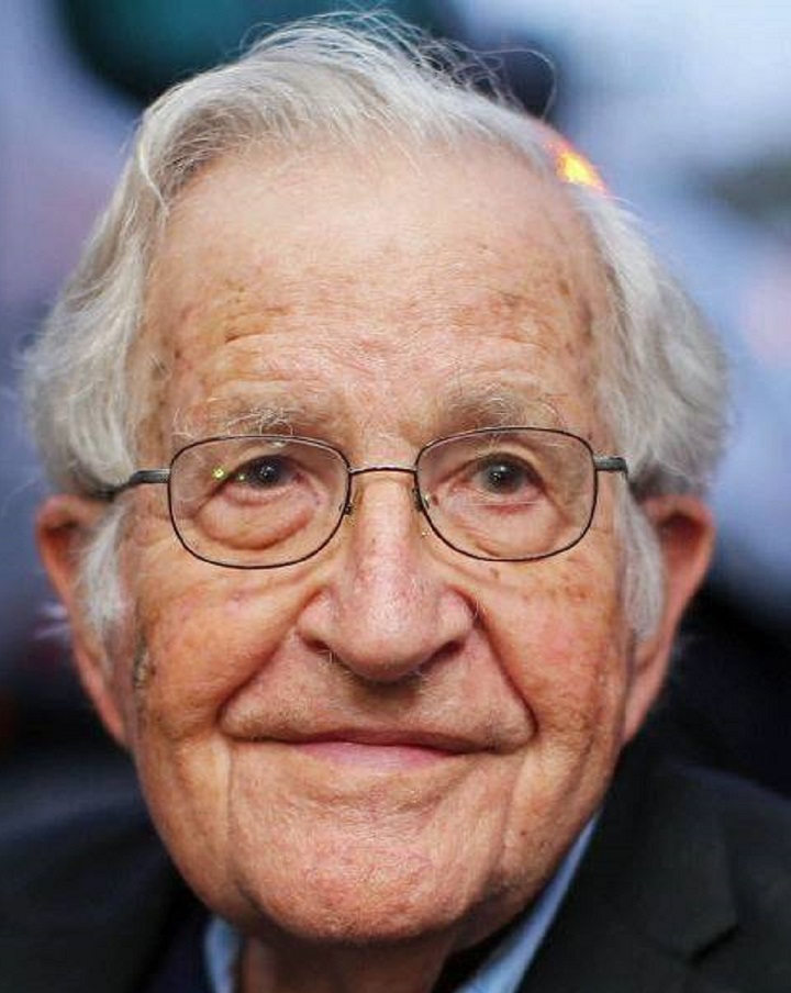Rozhovor s Noamom Chomskym: Od klimatických zmien cez bankrot bánk až po vojnu