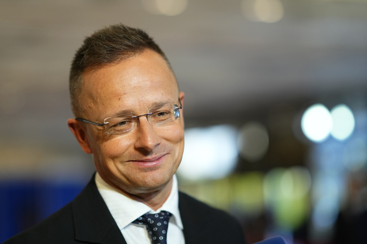 Maďarský minister zahraničných vecí Szijjártó kritizoval veľvyslanca USA