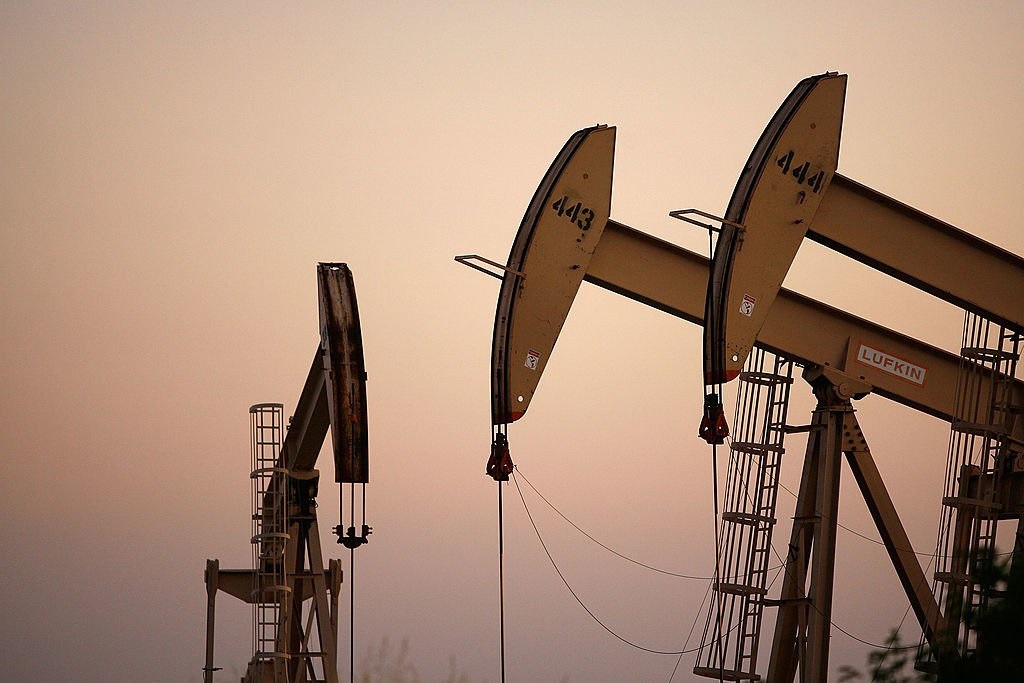 Cena ropy stúpa po tom, ako krajiny Opec+ prekvapivo znížili ťažbu. Kráľovstvo vysielalo USA odkaz