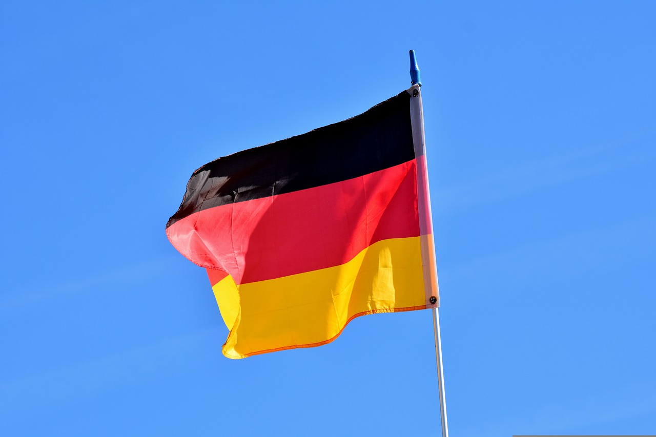 Nemecko: Namiesto dúhovej vlajky mesiac hrdosti so štátnou vlajkou