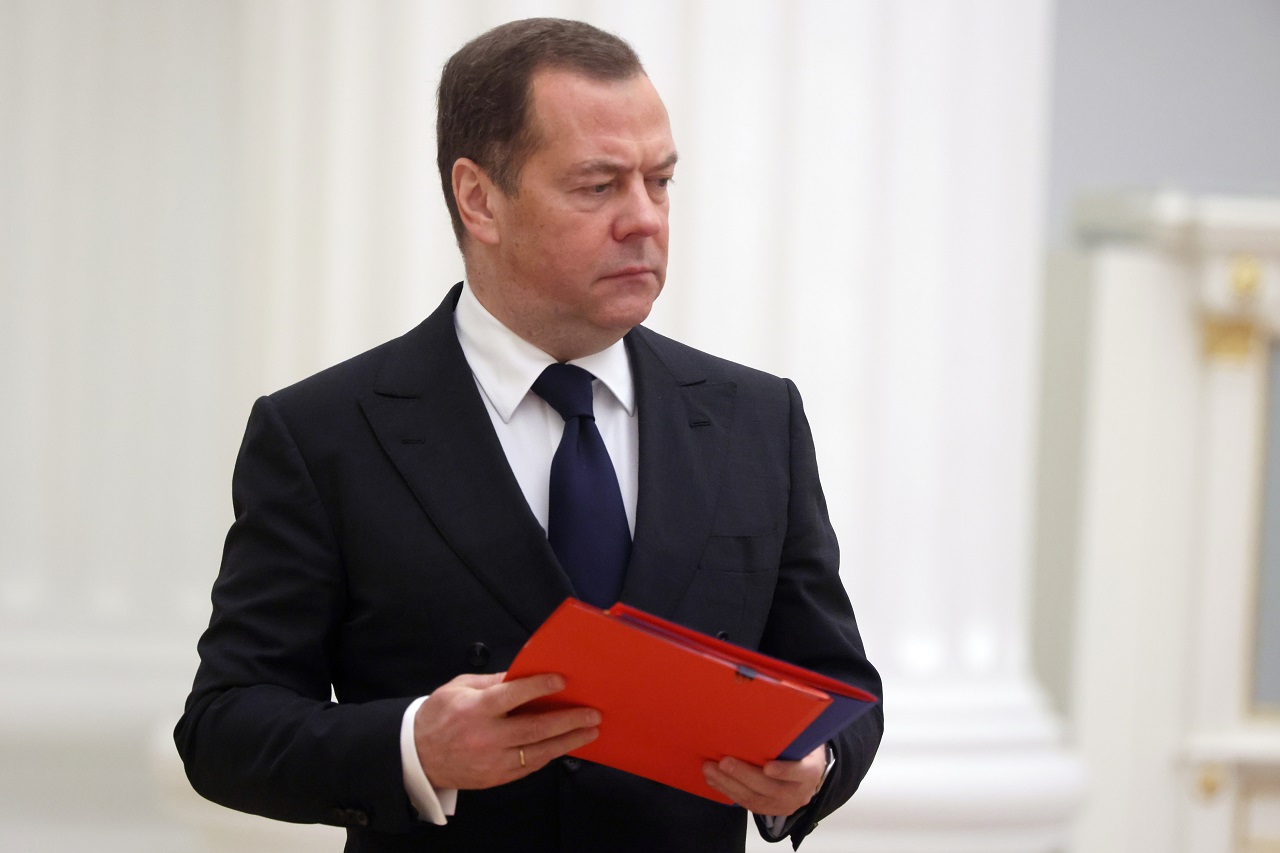 Medvedev: Tu Američania zlyhali… na pozadí amerických bastardov