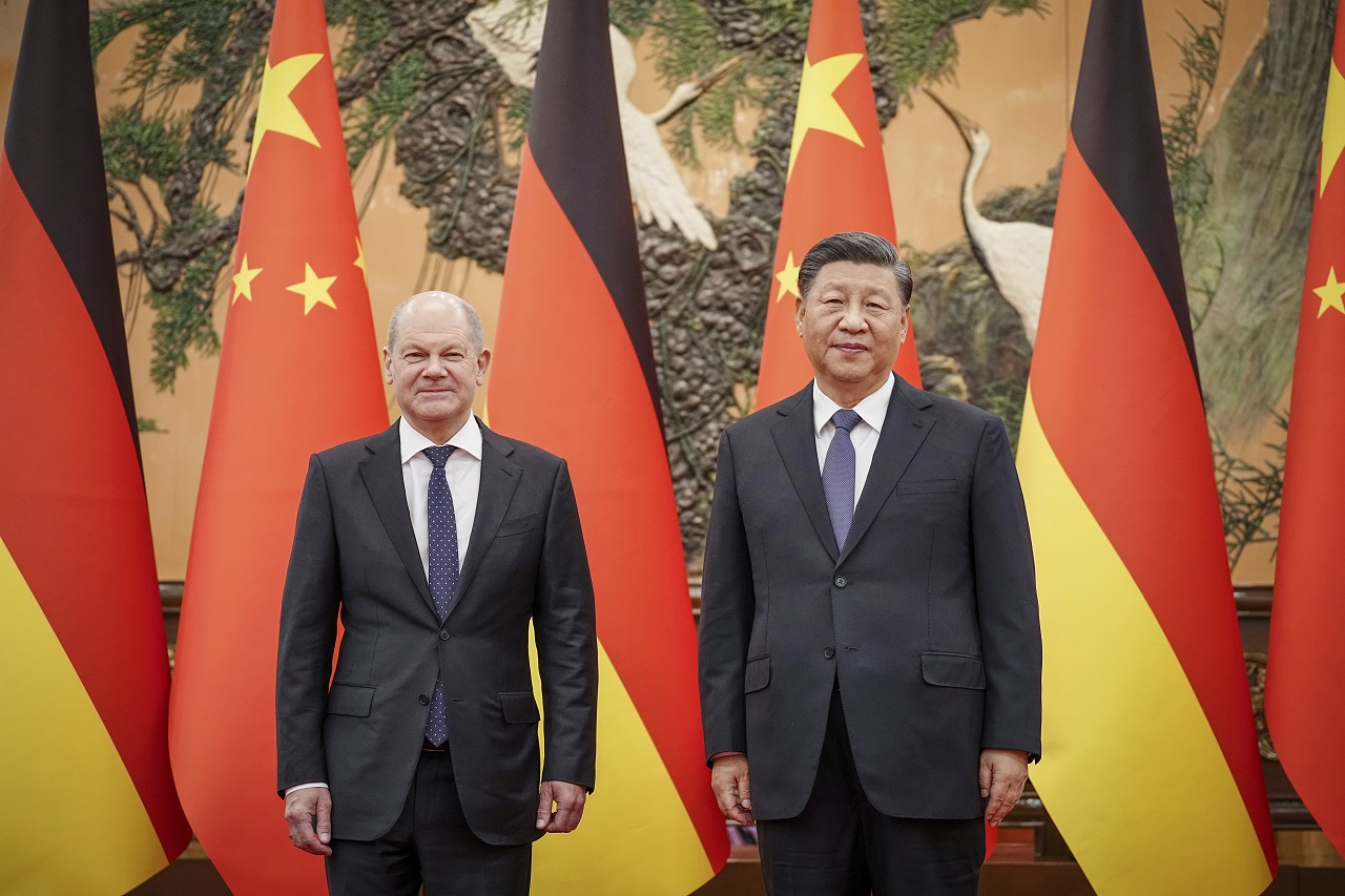 Scholzova nová snaha o uzavretie dohody s Čínou vyvolala hádku v nemeckej koalícii