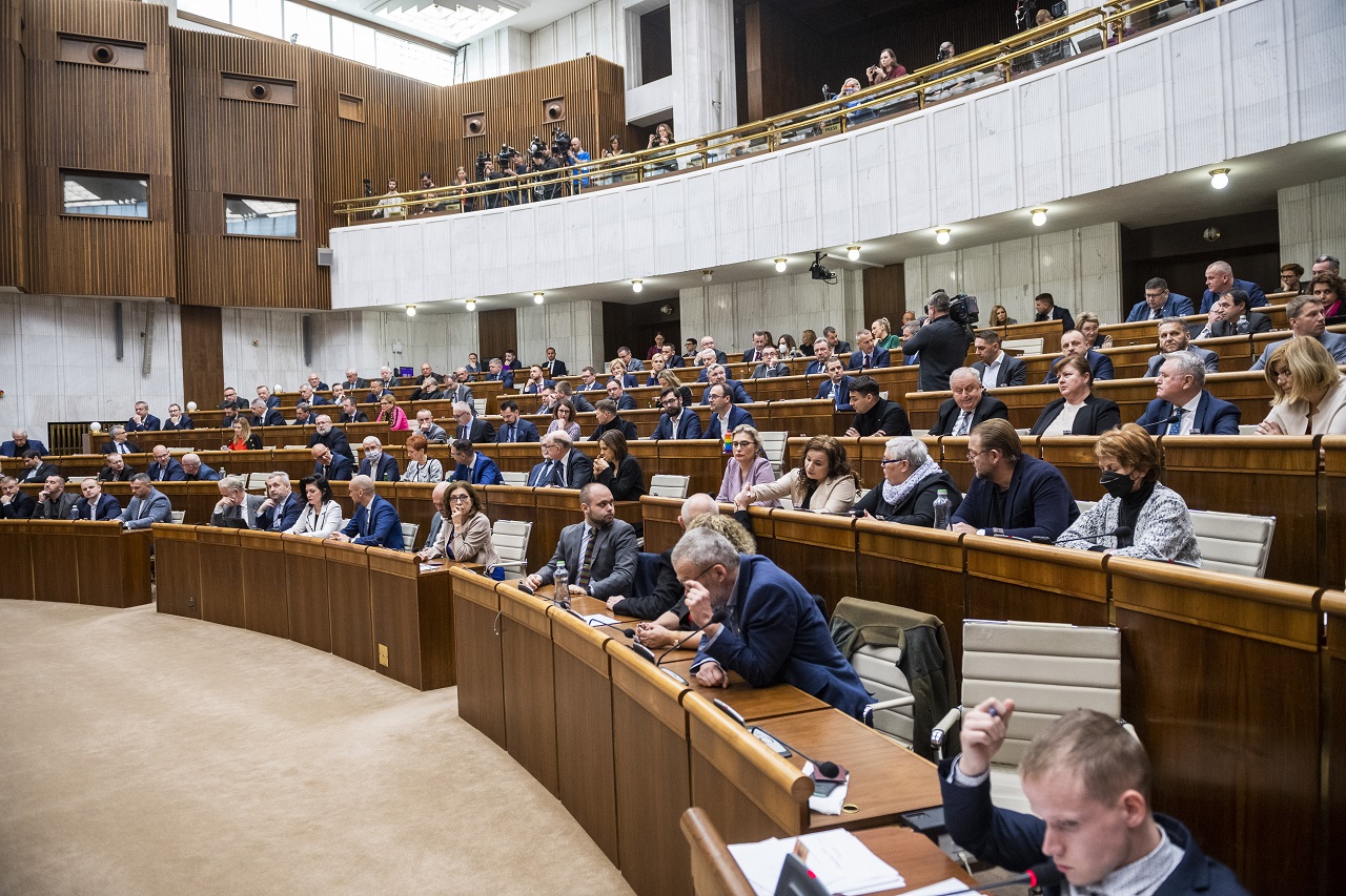 Poslancov čaká návšteva z Ukrajiny aj rokovanie o 500-eurovej odmene