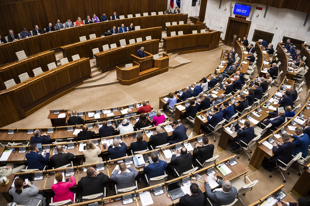 Parlament odsúdil zločiny páchané na ukrajinských ženách a deťoch