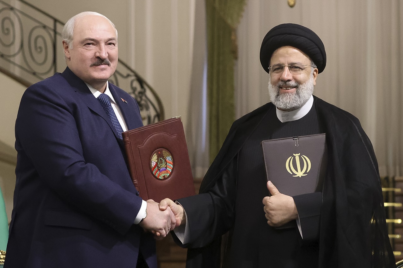 Zjednotený front: Irán a Bielorusko, napriek sankciám, posilňujú svoje väzby s cieľom “zničiť zbraň”