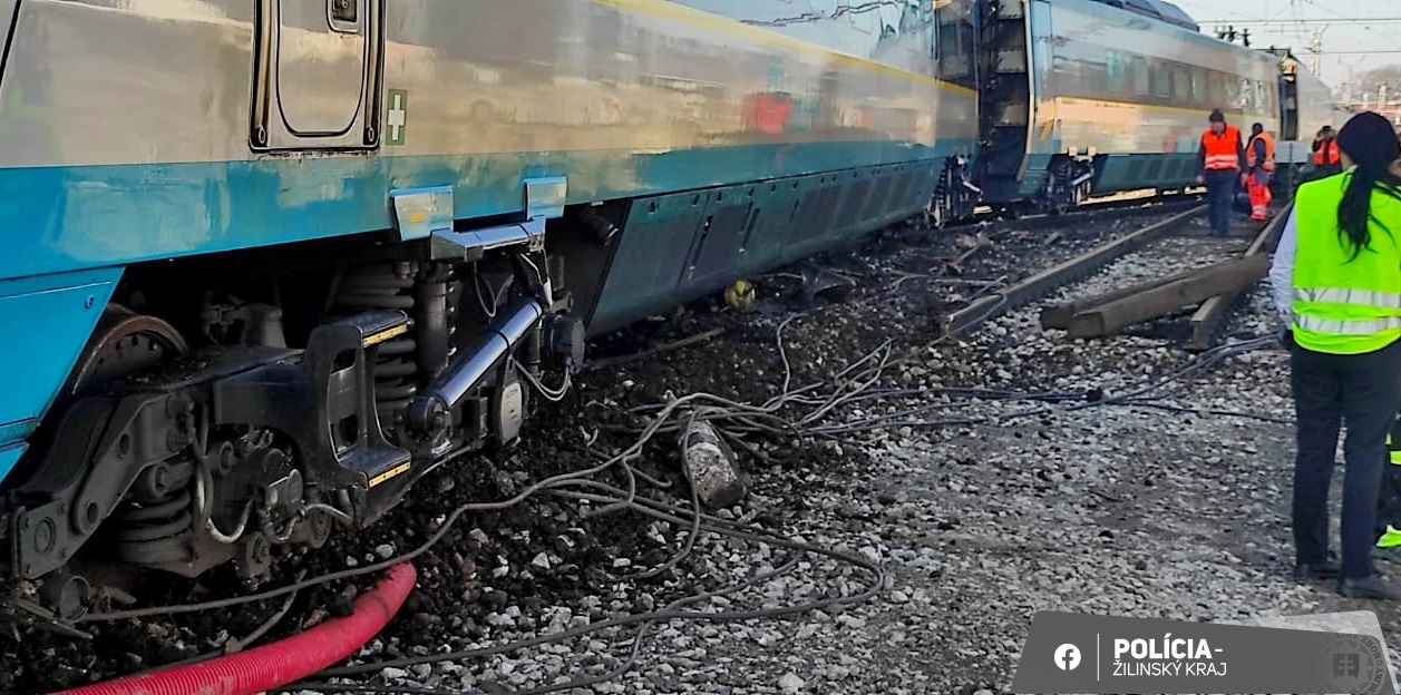 V Žiline sa vykoľajil vlak, doprava na Kysuce je zastavená