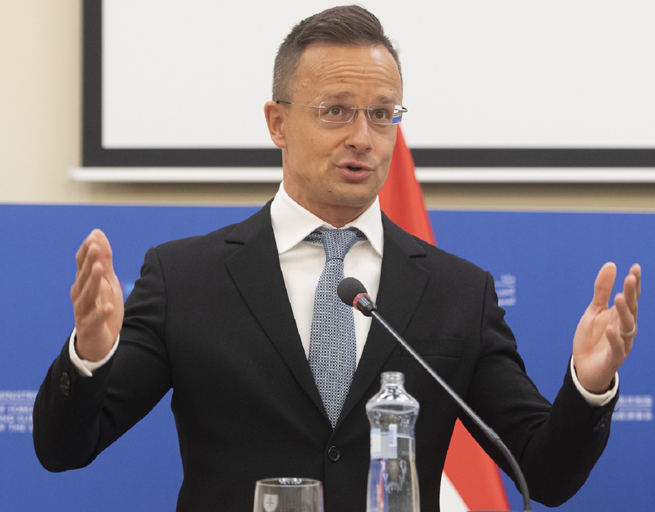 NATO odsunulo Maďarsko na vedľajšiu koľaj, za chrbtom zvolá výbor pre Ukrajinu
