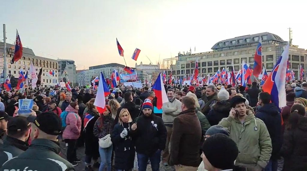 Koľko ľudí si myslí, že sa situácia na Slovensku vyvíja nesprávnym smerom? Prieskum hovorí jasne