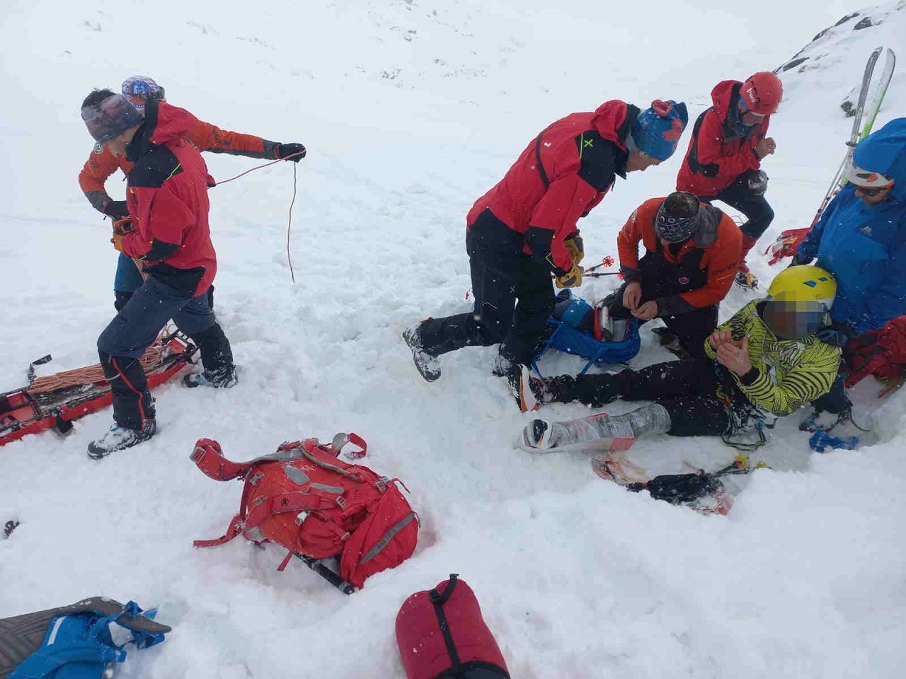 Horskí záchranári pomáhali mužovi po páde do žľabu Vysokej