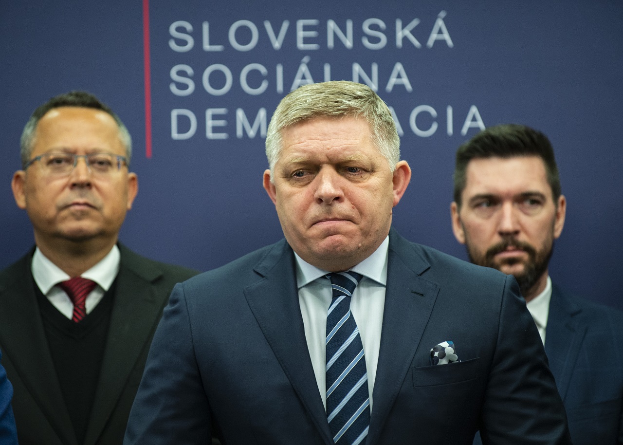 Smer informuje o kšeftoch ministra Vlčana