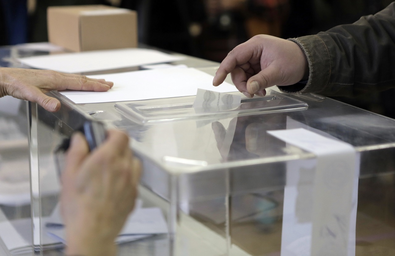 Bulharsko po tesnom výsledku volieb rozdelené na dva nezmieriteľné tábory