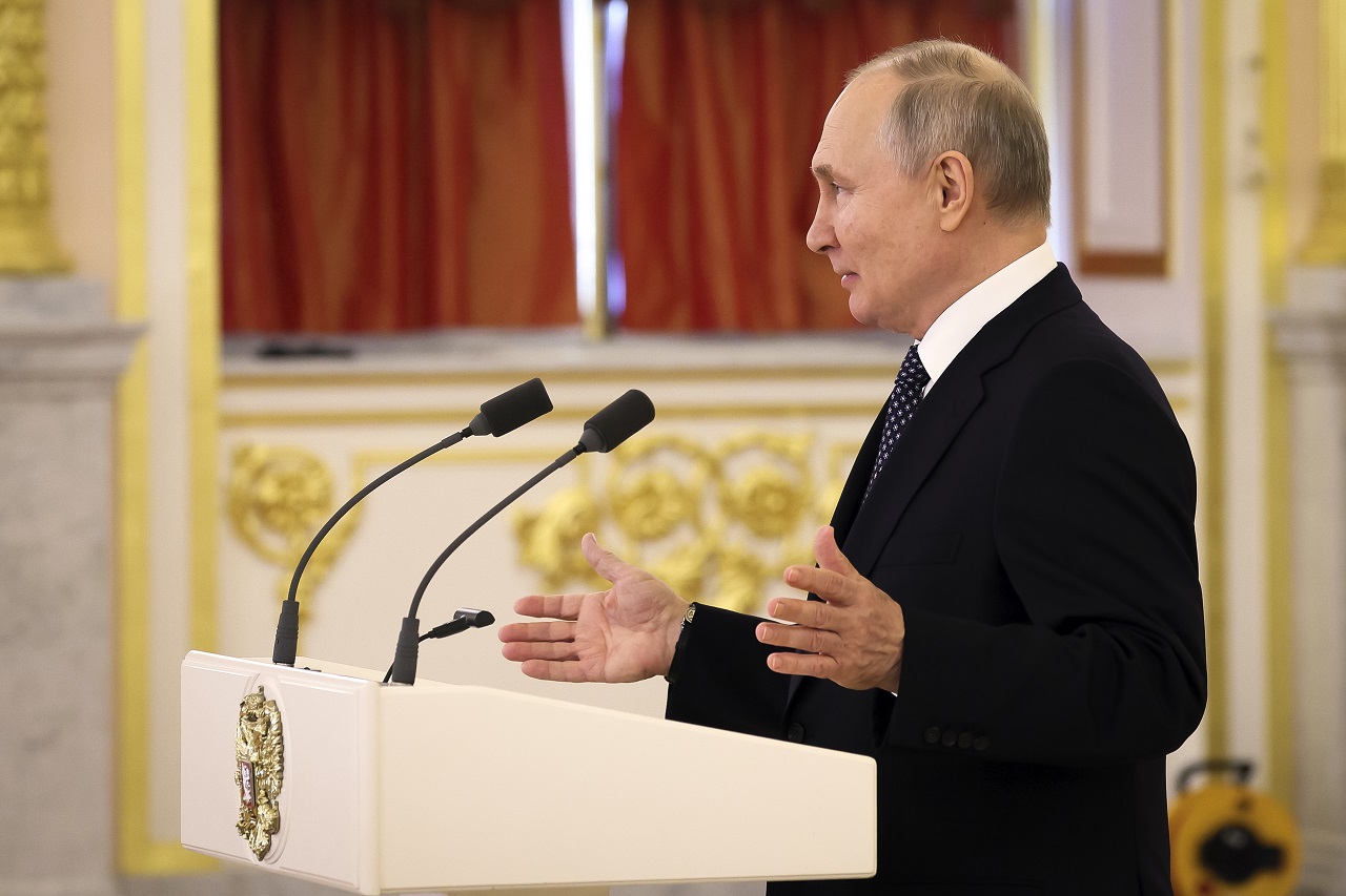 Putin po útoku dronov použil voči Západu ostrejšie slová