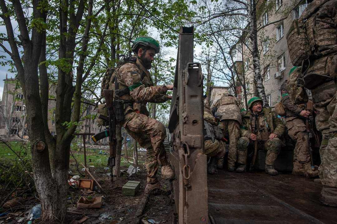 Ukrajinci narazili na silnejší odpor, než čakali. Použili už aj Leopardy