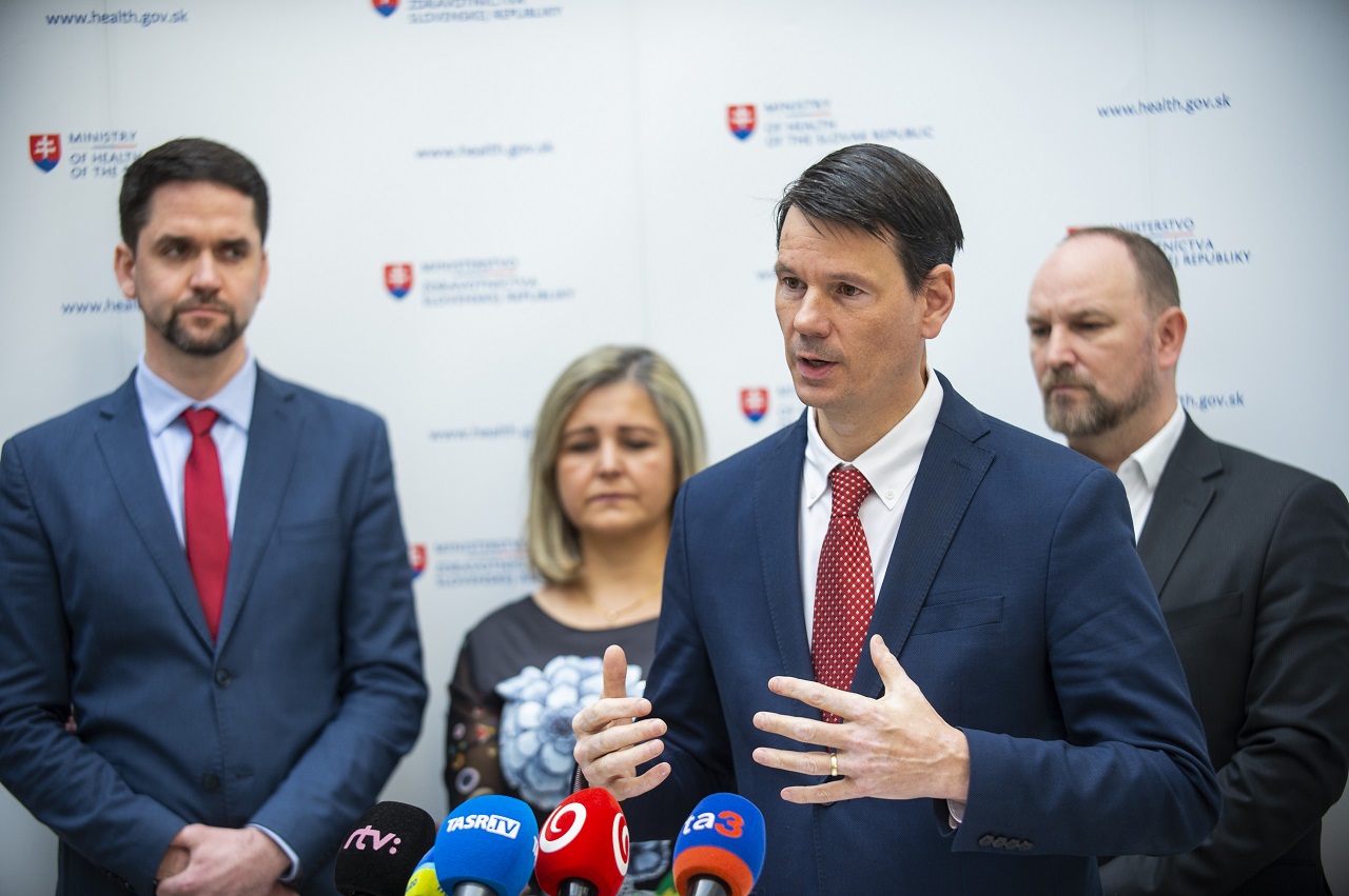 Rozhodnuté: Na Slovensku skončí päť dôležitých oddelení. Gyimesi ukazuje na Hegera: Je katom