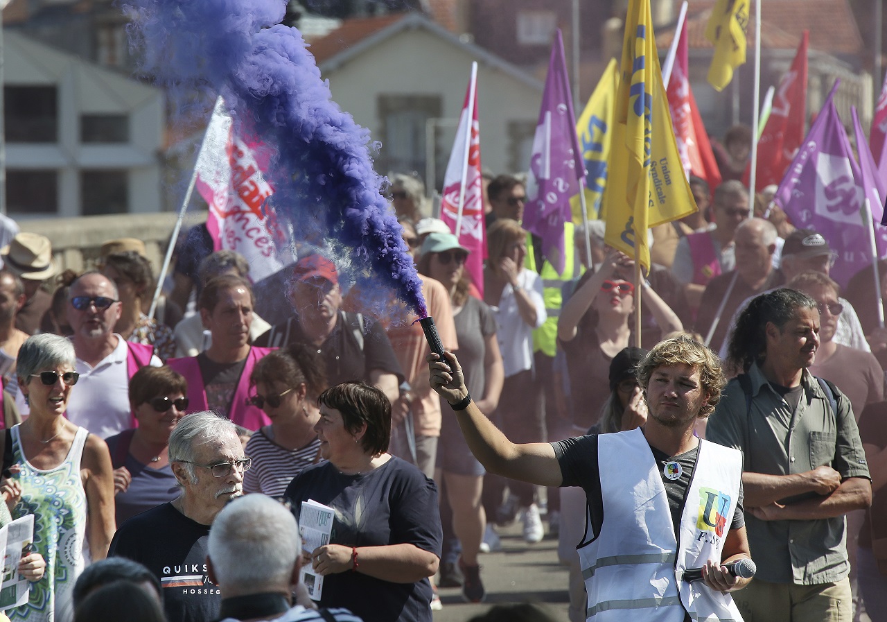 Francúzski protestujúci hľadajú nový impulz v boji proti Macronovej revízii dôchodkov