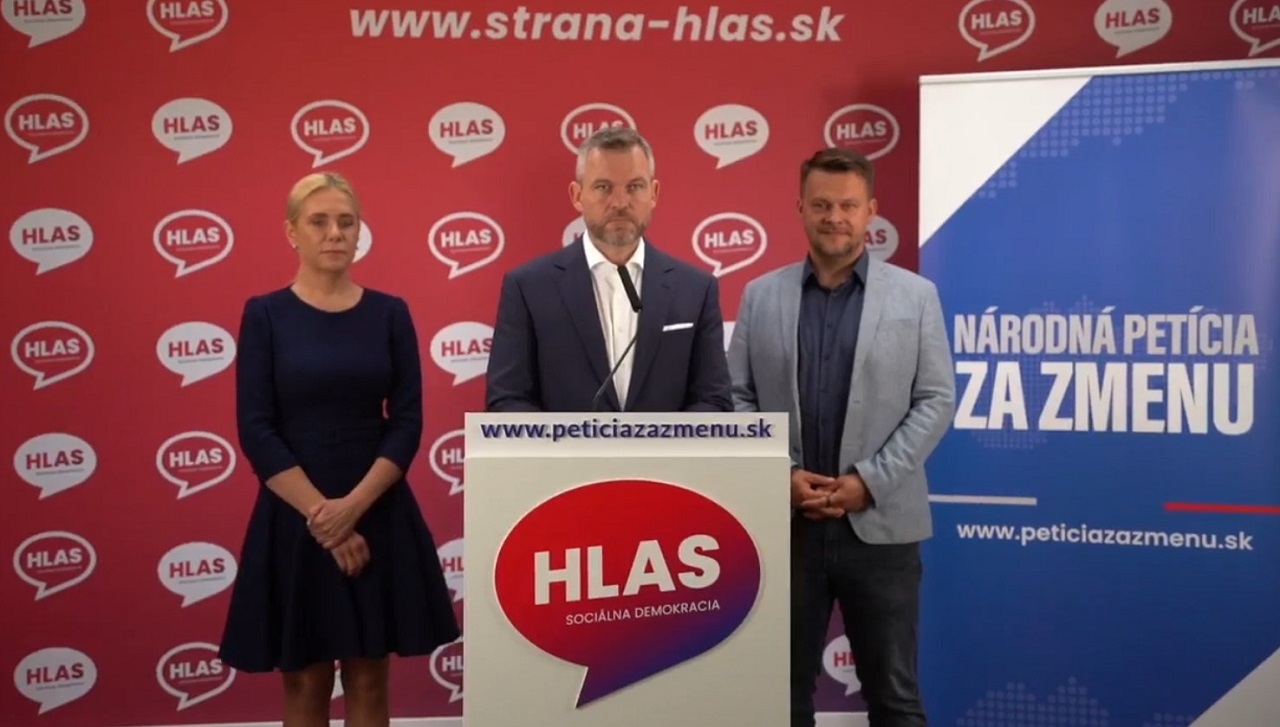 Strany vyzvali Šimka, aby sa neopovážil hlasovať v Bruseli za prijímanie imigrantov na Slovensko