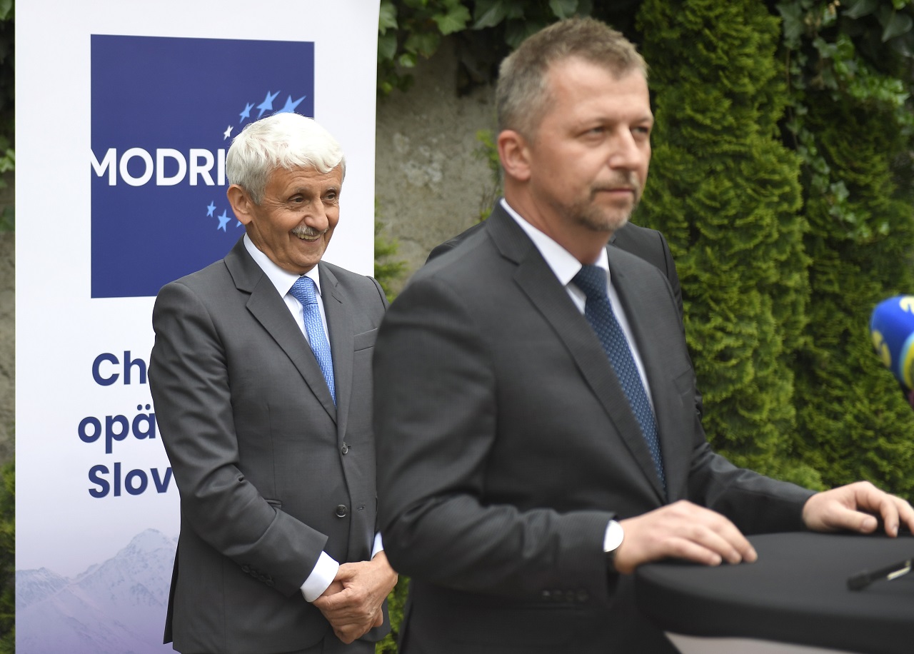 Modrým, Most-Híd pomáhajú s programom aj exministri Ivan Mikloš a Ľudovít Kaník