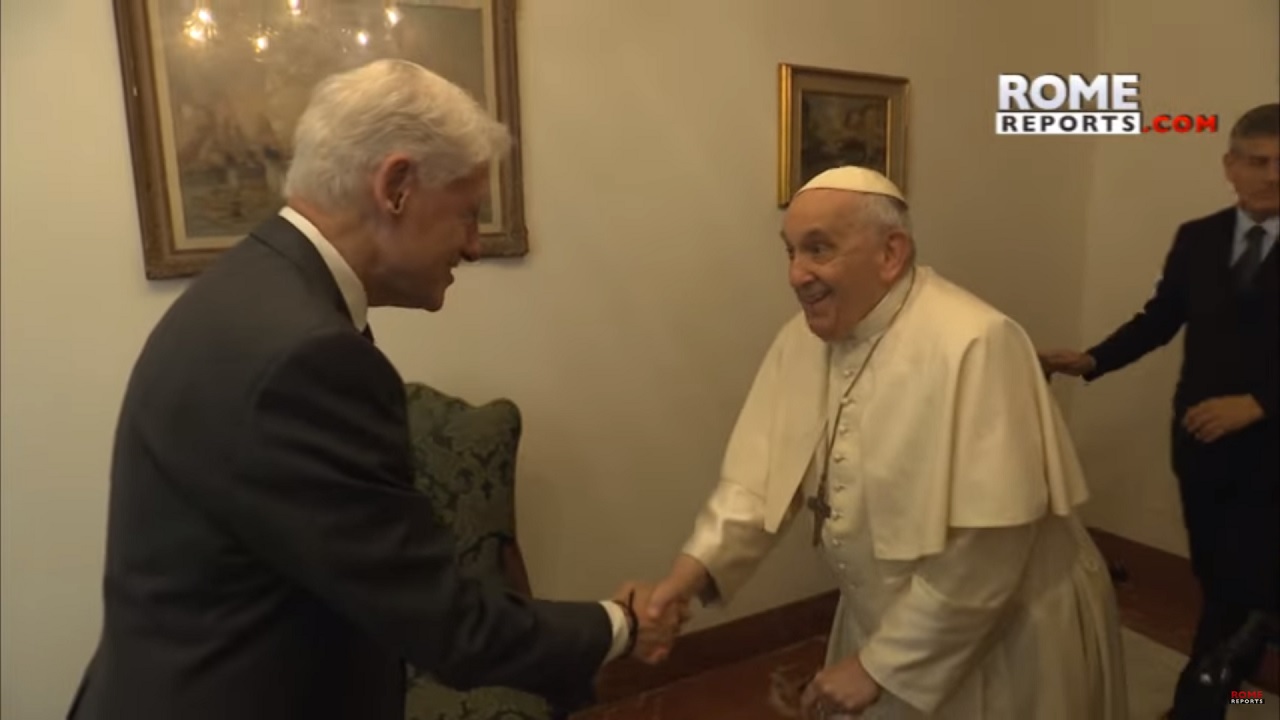 Sorosov syn a Clinton u pápeža. Čo bude nasledovať?