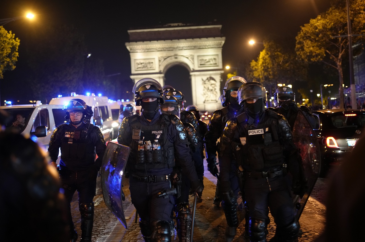 Francúzsko opäť v plameňoch: Ako to môže ovplyvniť celú Európu