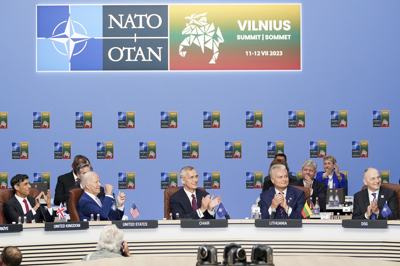 Summit NATO vo Vilniuse: Prvý deň preleteli iskry…