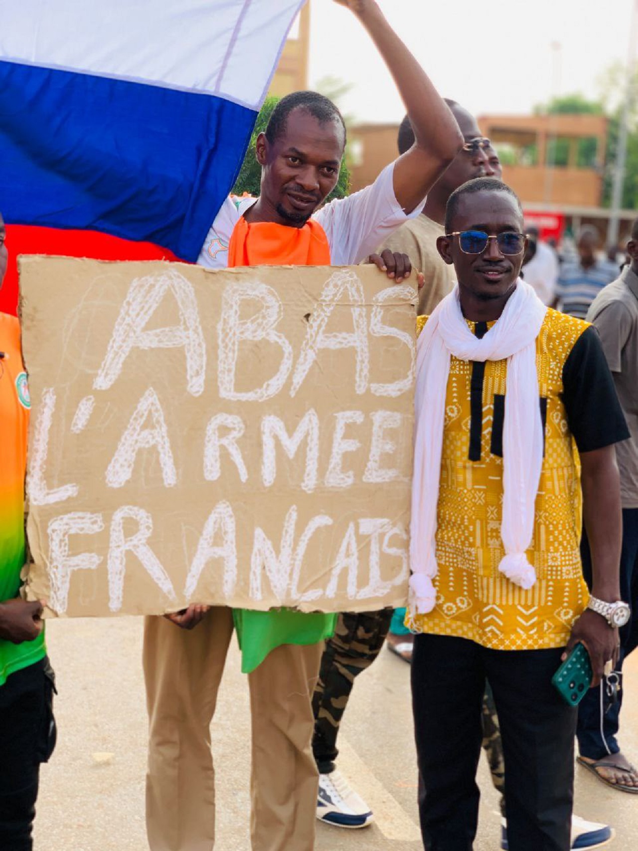 V Nigeri protestovali pred francúzskym veľvyslanectvom. Mávali aj ruskými vlajkami