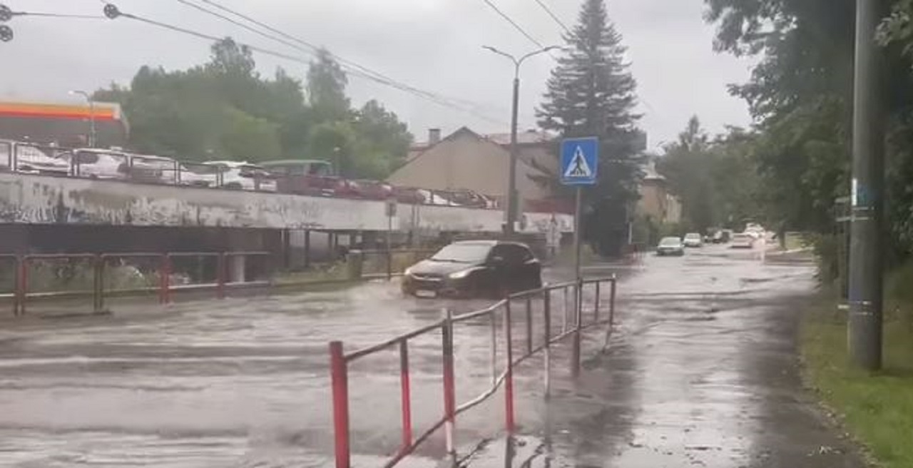 Búrky v Žilinskom kraji zapríčinili výpadky elektriny a dopravné komplikácie