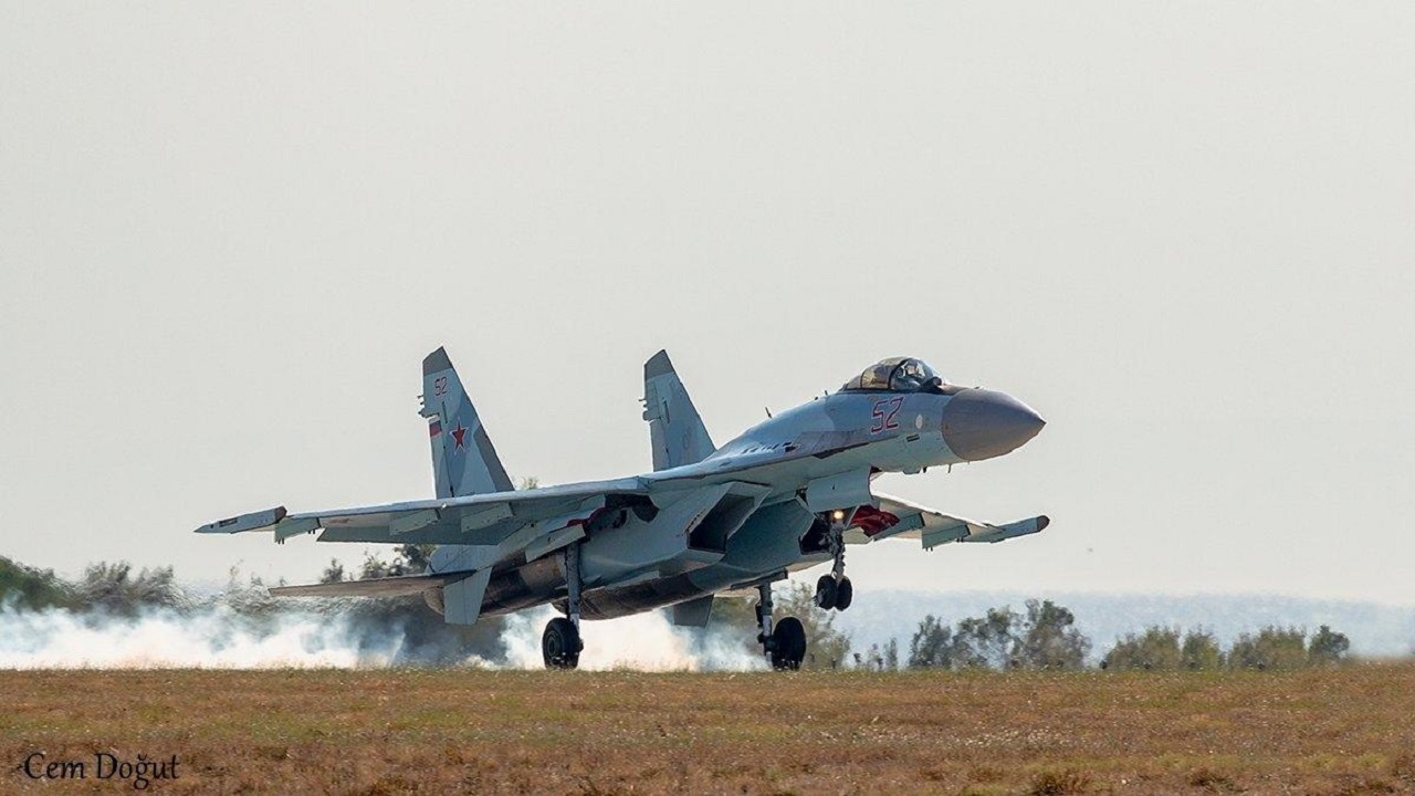 Ruská stíhačka sa v Sýrii “nebezpečne” stretla s americkým pozorovacím lietadlom s posádkou