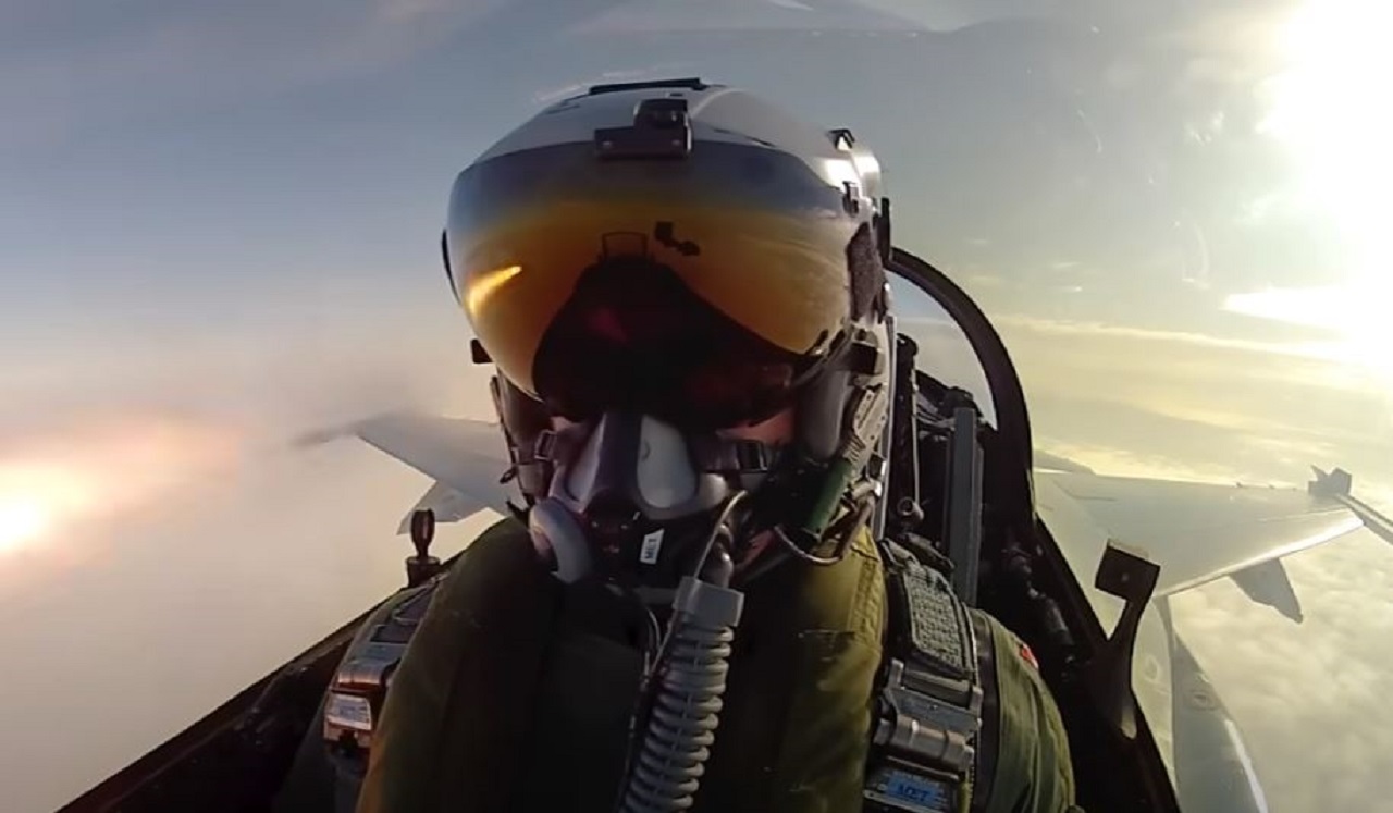 Výcvik ukrajinských pilotov F-16 má meškanie a neistotu