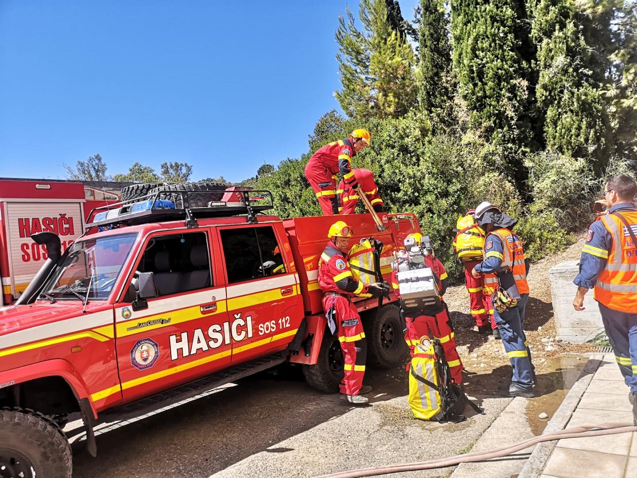Slovenskí hasiči už niekoľko dní pôsobia v gréckom meste Olympia