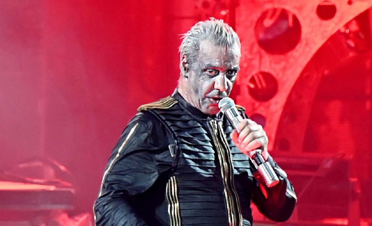 Nemecká prokuratúra zastavila vyšetrovanie Tilla Lindemanna z Rammsteinu