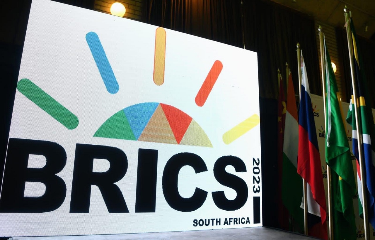 Šumy nemôžu narušiť samit BRICS; humbuk západných médií “odhaľuje mentalitu studenej vojny