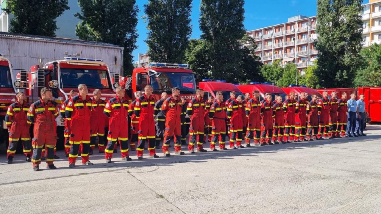 Hasiči, ktorí pomáhali pri požiaroch v Grécku, sa vrátili na Slovensko