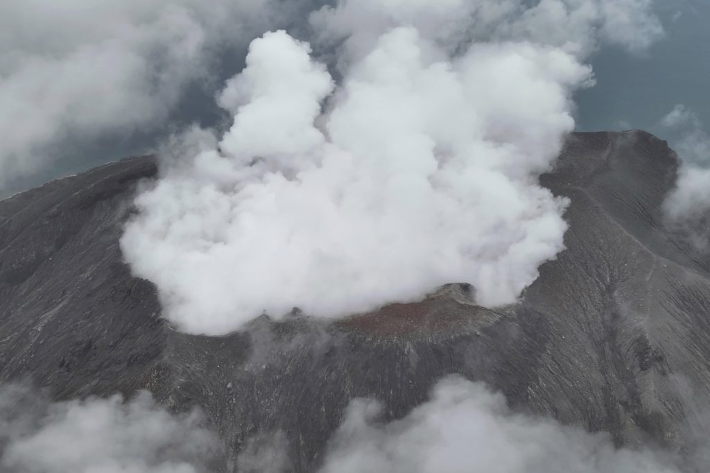 V Indonézii opäť vybuchla sopka Ruang