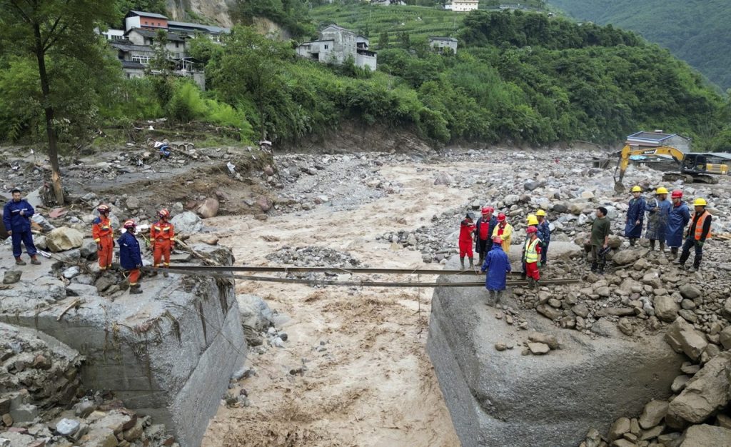 Záplavy na severe a juhozápade Číny si vyžiadali už najmenej 20 obetí