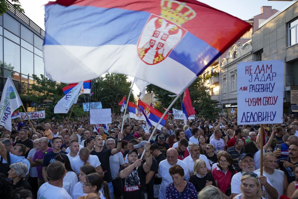 Tisíce ľudí protestovali proti dohode Srbska s EÚ o ťažbe lítia
