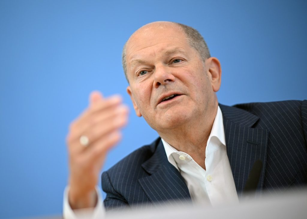Scholz požiadal Pezeškijána, aby zabránil ďalšej eskalácii na Blízkom východe