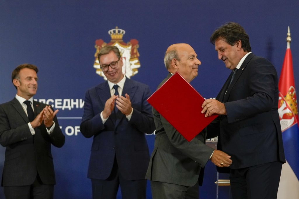 Srbsko podpísalo zmluvu na nákup 12 stíhačiek Rafale od francúzskej spoločnosti