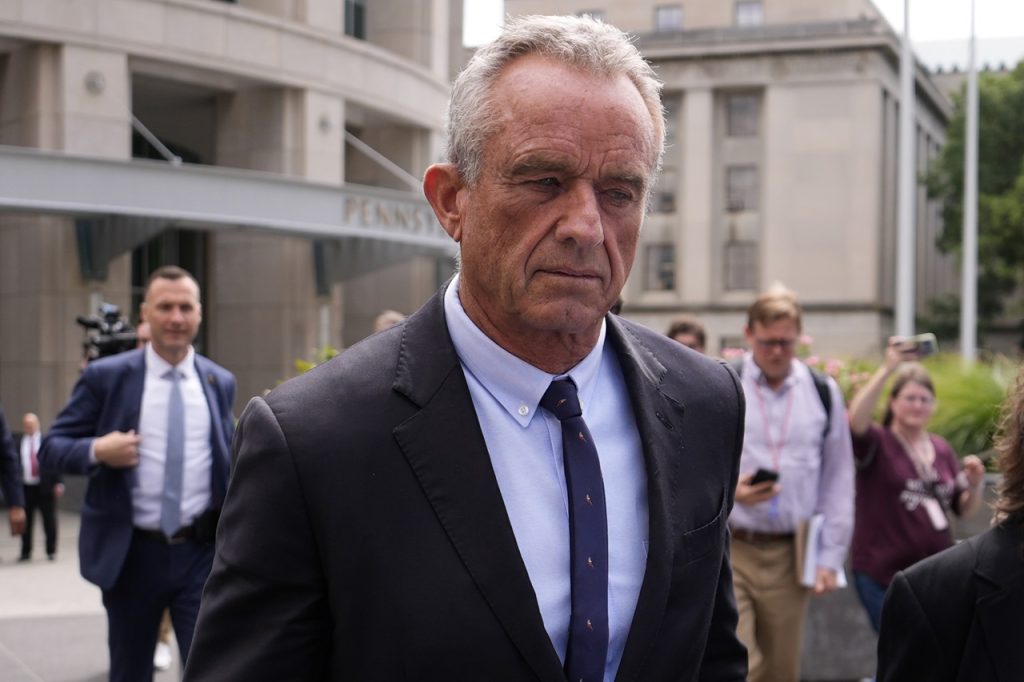 USA: Kennedy zvažuje ukončenie kampane a prípadné vyjadrenie podpory Trumpovi