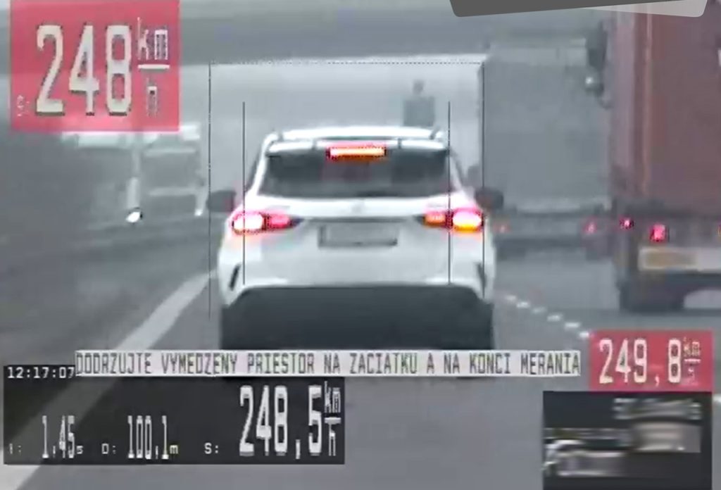 Vodič na D1 pri Dubnici nad Váhom prekročil rýchlosť o 118 km/h