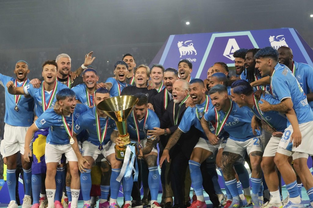 Lobotkov Neapol oslavuje svoj štvrtý titul v talianskej Serii A