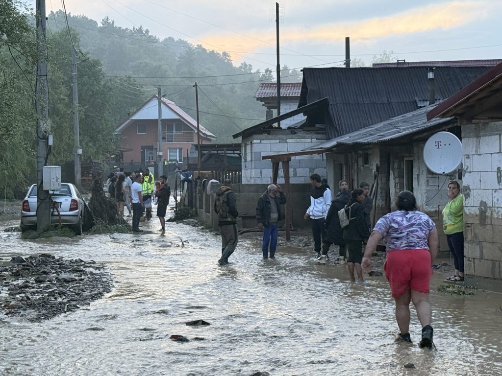 Pre silné búrky zasahovali hasiči vo viacerých obciach v kraji