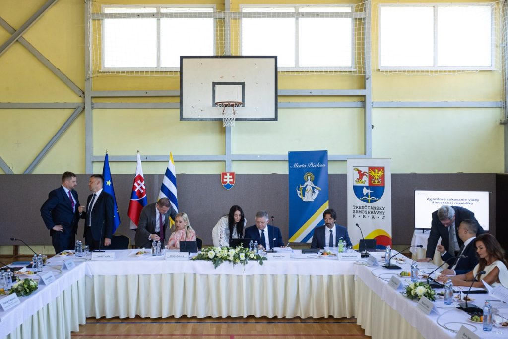 Výjazdové rokovanie vlády SR v Púchove vláda