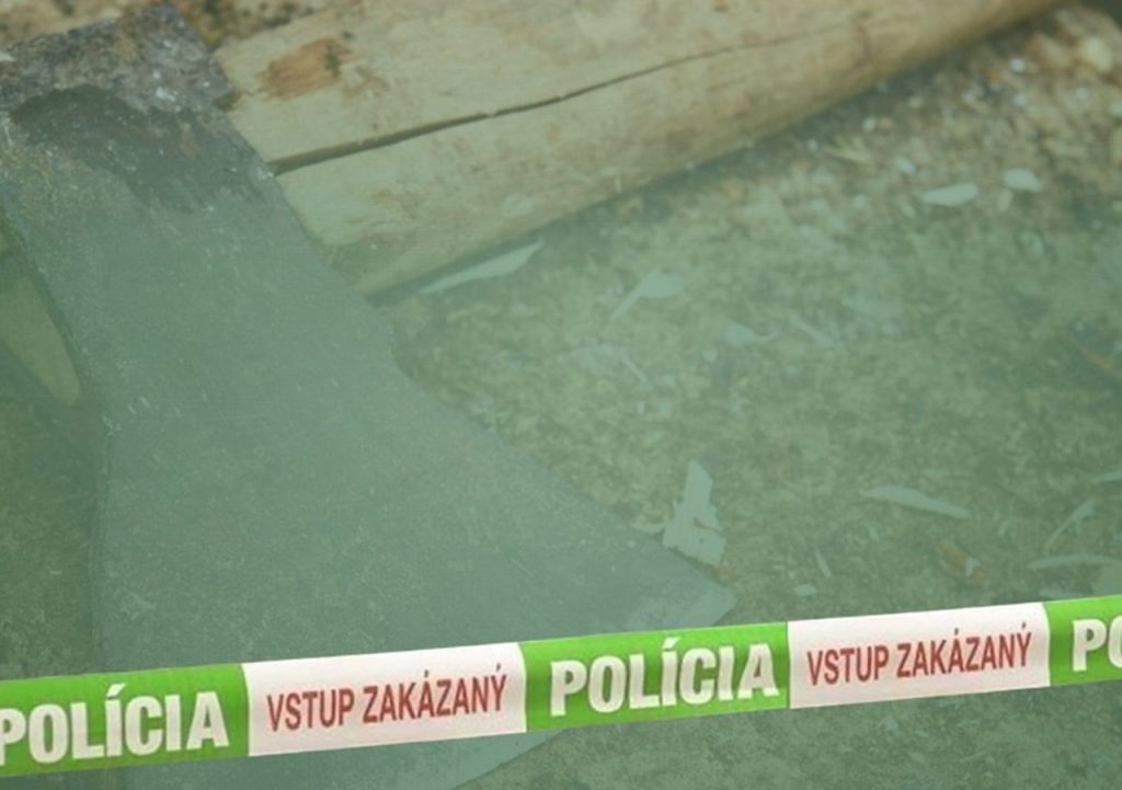 Kriminalisti vyšetrujú útok sekerou v Krupine